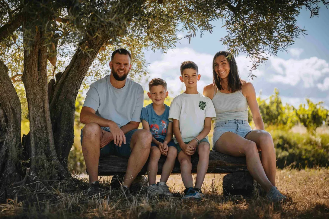 Photo de famille dans les vignes